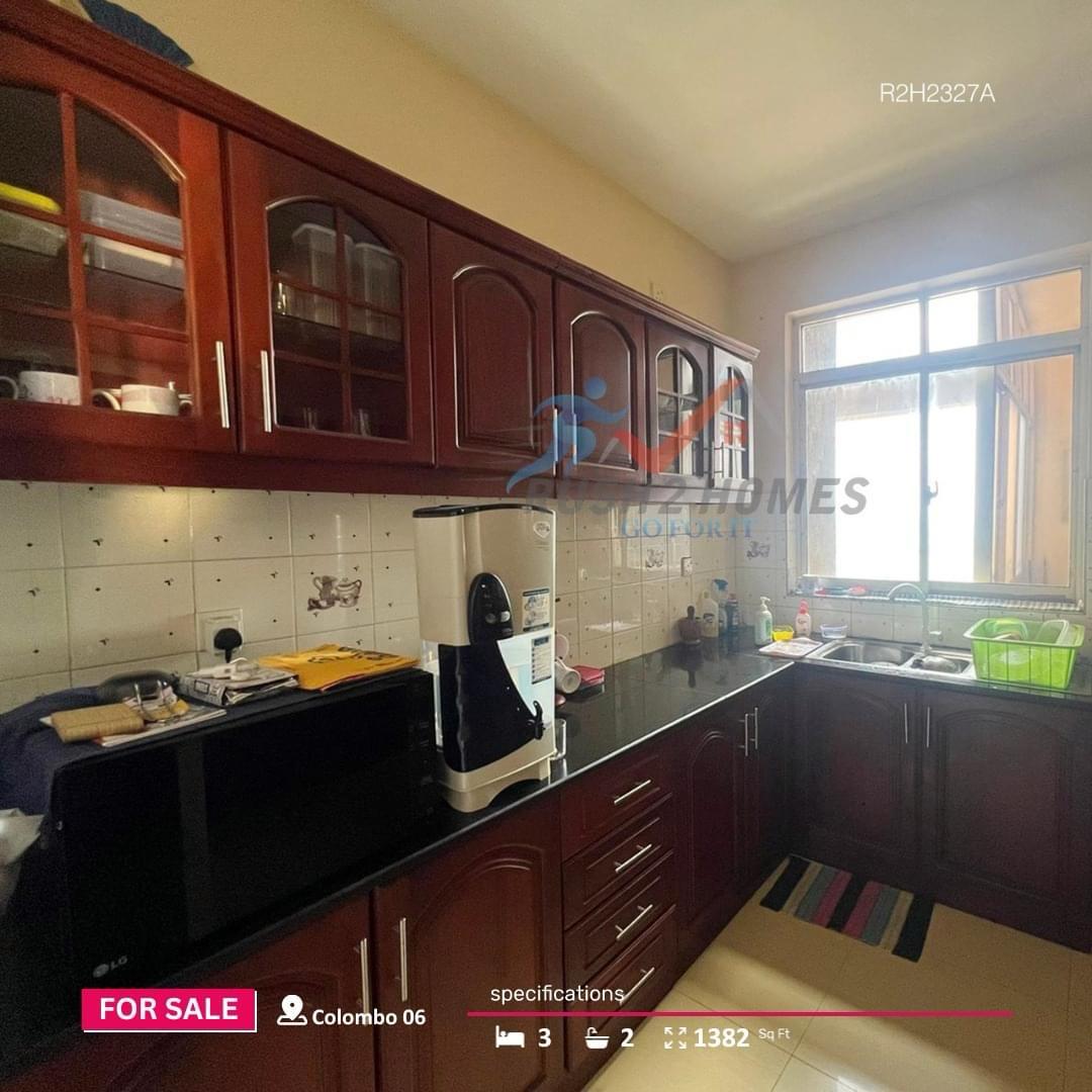 Sea View Apartment For Sale in Colombo 6